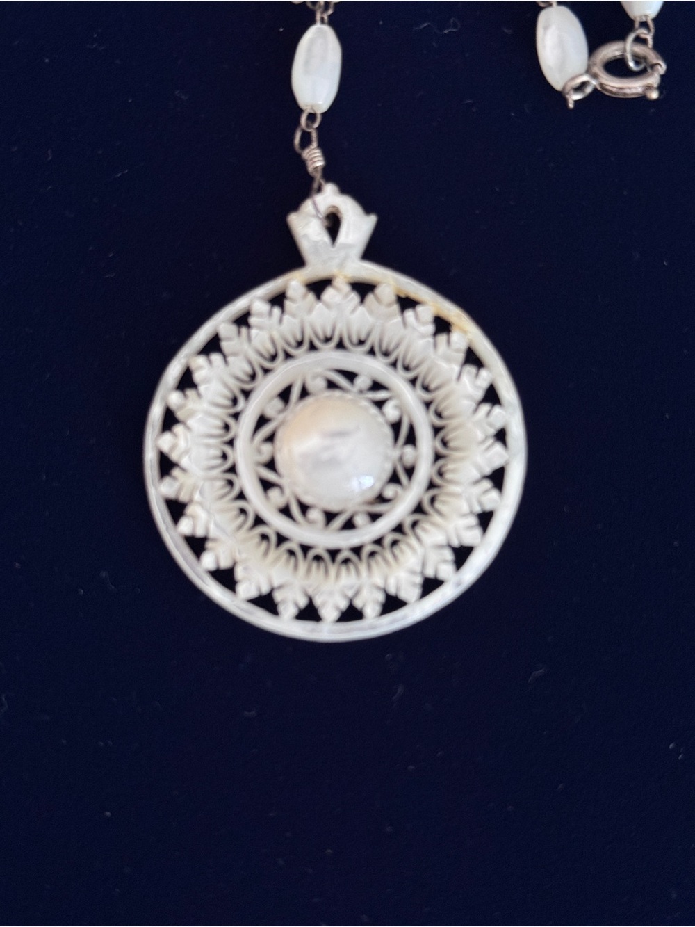Handcrafted mother of pearl White Bead Pendant Necklace -Elegant Women’s Jewelry - Picture 3 of 3
